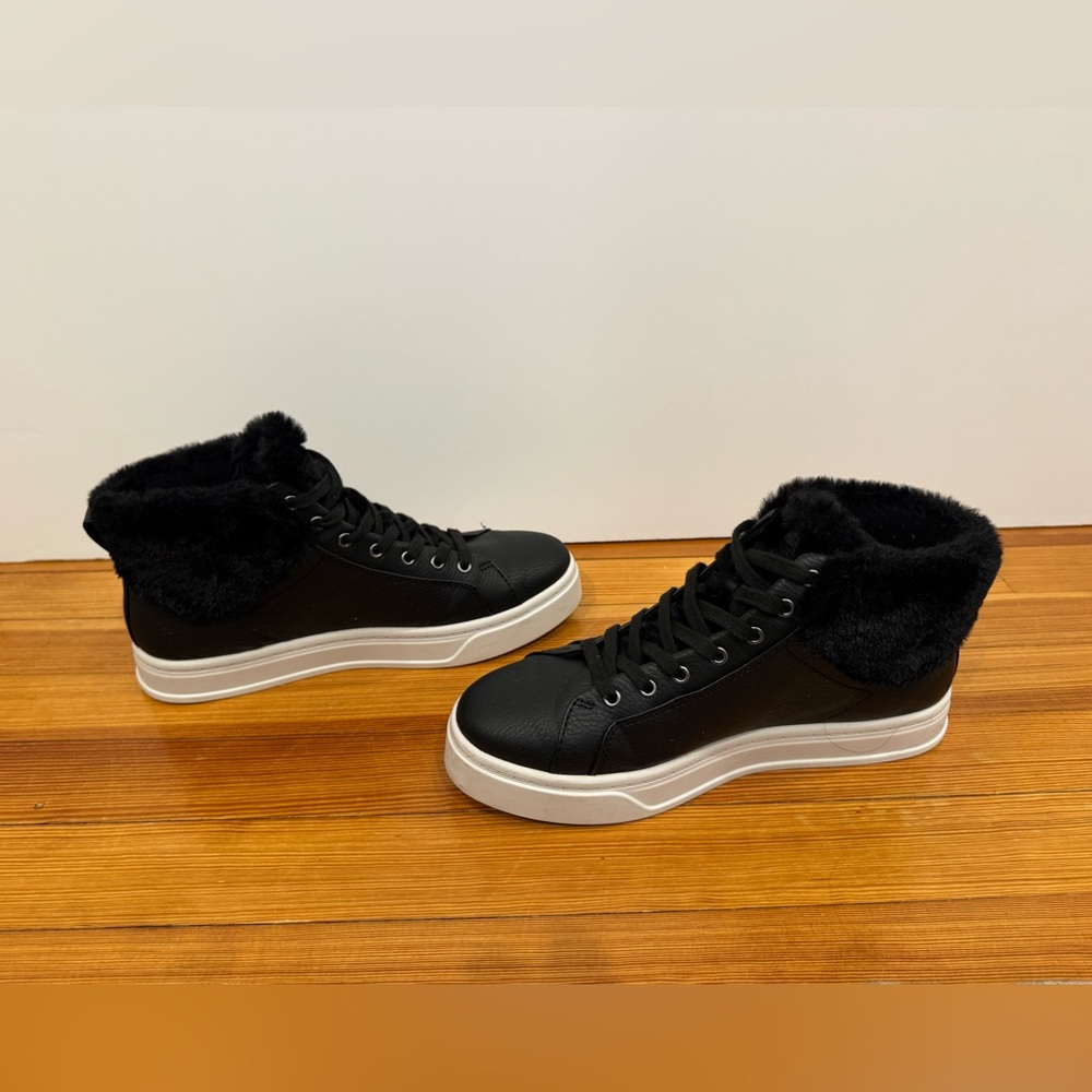 Koolaburra by UGG Women's Sundell Fuzz Chukka Size 9